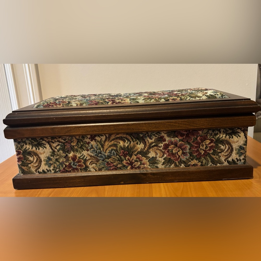 Vintage Reed & Barton Eureka Mfg. Co. Wood Tapestry Jewelry Box Velvet Lined